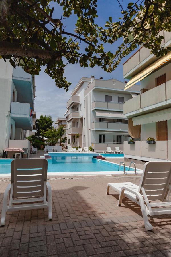 Holiday Club Residence Alba Adriatica Eksteriør bilde