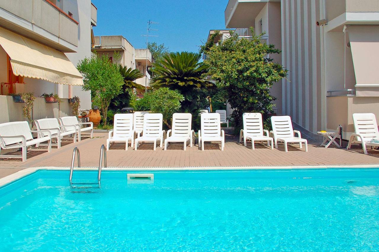 Holiday Club Residence Alba Adriatica Eksteriør bilde