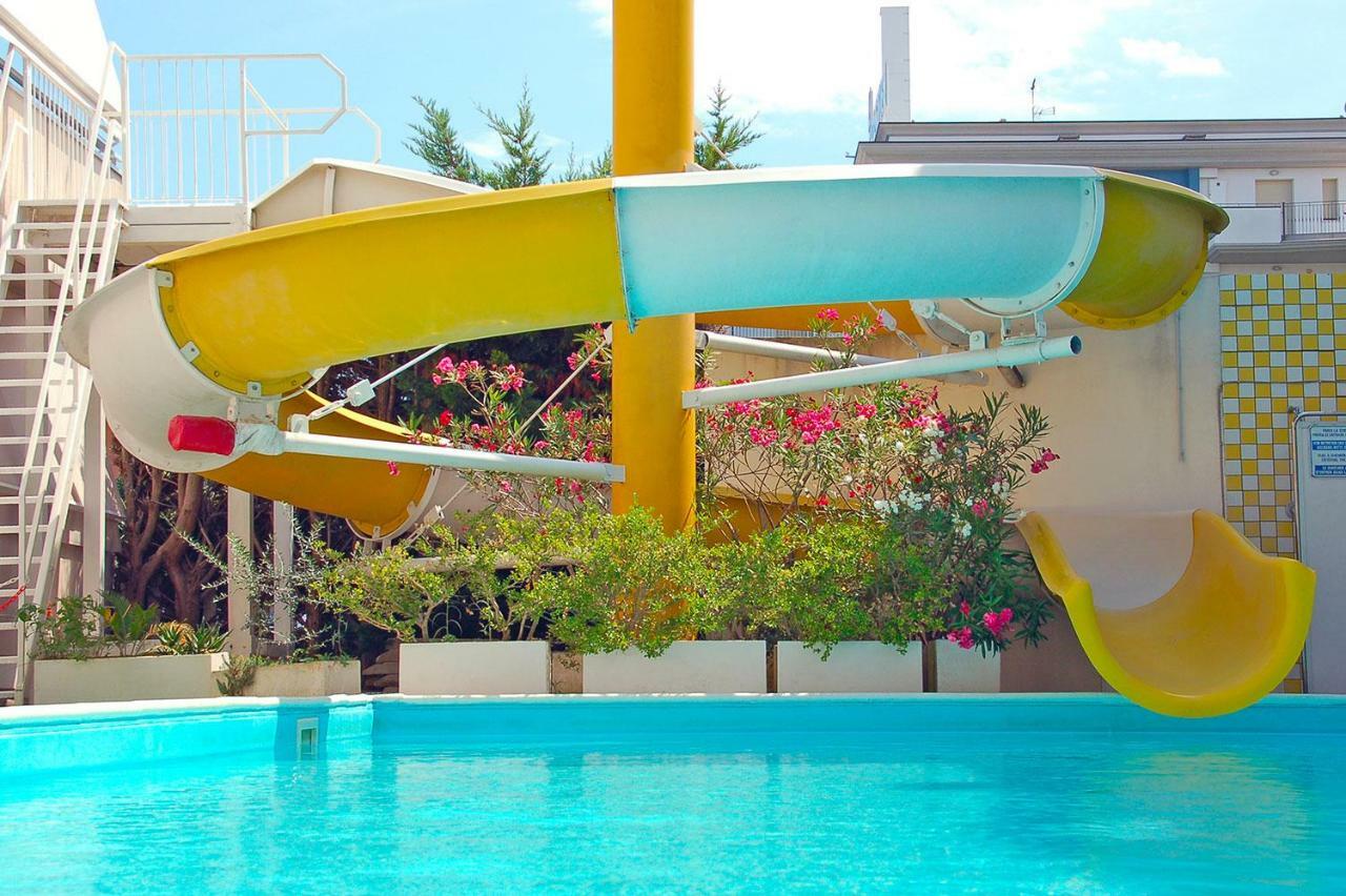 Holiday Club Residence Alba Adriatica Eksteriør bilde